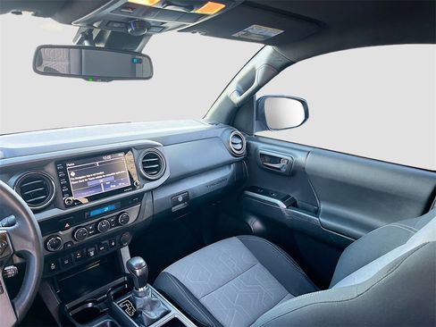 Used 2022 Toyota Tacoma TRD Off-Road image 22