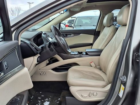 Used 2017 Lincoln MKX Reserve w/ Driver Assistance Package image 16