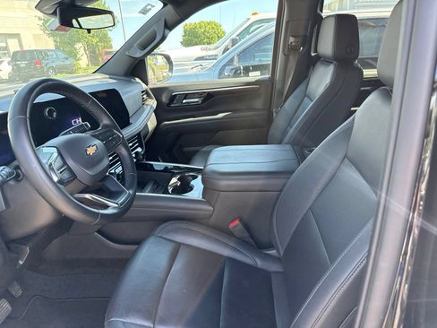 Used 2025 Chevrolet Tahoe LT AWD/4WD image 3