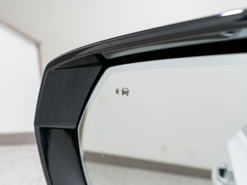 Used 2025 GMC Yukon Denali image 13