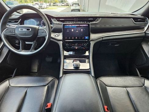 Used 2024 Jeep Grand Cherokee Limited image 14