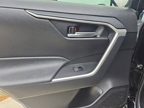 Used 2021 Toyota RAV4 XLE image 25