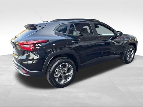 Certified 2025 Chevrolet Trax LT w/ Driver Confidence Package FWD image 5