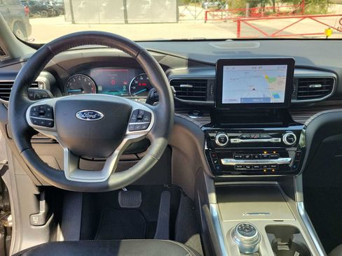 Used 2022 Ford Explorer Limited w/ Equipment Group 301A RWD image 14