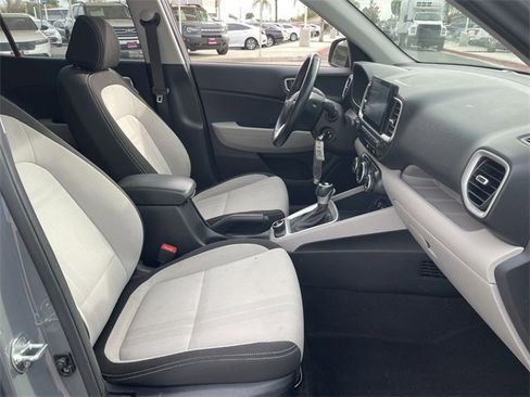 Used 2023 Hyundai Venue SEL image 26