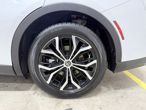 Used 2024 Toyota Crown XLE image 29