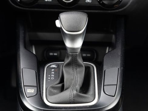 Used 2025 Kia Soul LX w/ LX Technology Package FWD image 28