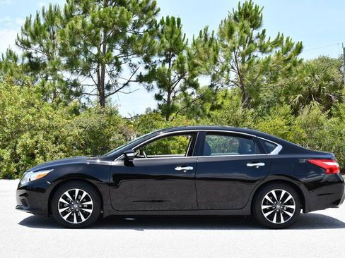 Used 2016 Nissan Altima 2.5 SL w/ Moonroof Package FWD image 3