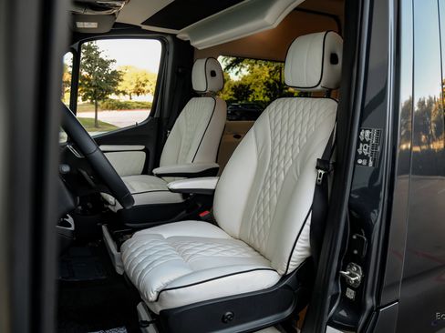 Used 2023 Mercedes-Benz Sprinter 3500 image 34