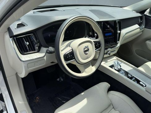 Certified 2023 Volvo XC60 B5 Ultimate w/ Climate Package FWD image 4