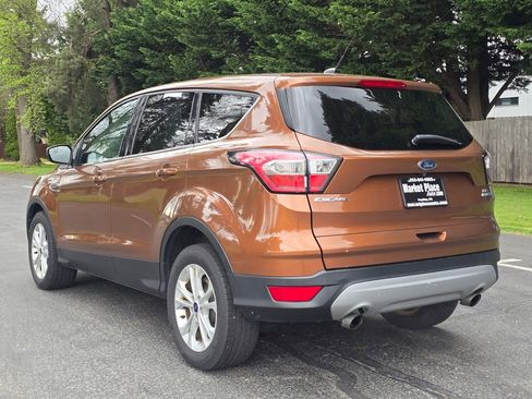 Used 2017 Ford Escape SE AWD/4WD image 4