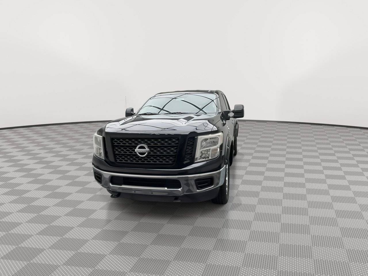 Used 2019 Nissan Titan SV AWD/4WD image 32