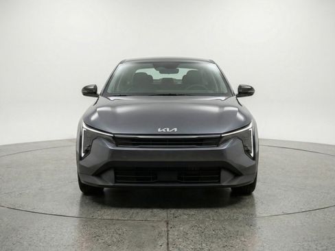 Used 2025 Kia K4 LXS image 2
