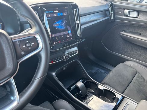 Used 2023 Volvo C40 P8 Recharge Ultimate w/ Protection Package Premier image 22