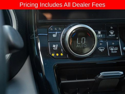 Used 2024 Toyota Highlander Platinum FWD image 18