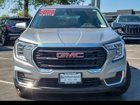 Used 2024 GMC Terrain SLE w/ Driver Convenience Package AWD/4WD image 4