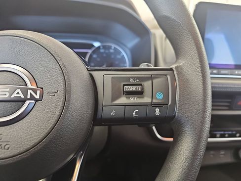 Used 2023 Nissan Rogue SV image 18