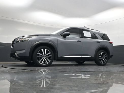 Certified 2024 Nissan Pathfinder Platinum w/ Cargo Package FWD image 40