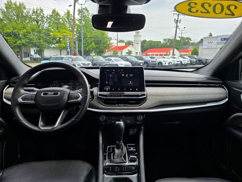 Used 2023 Jeep Compass Latitude AWD/4WD image 3