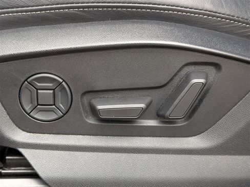 Used 2021 Audi Q8 Premium Plus w/ Premium Plus Package image 16