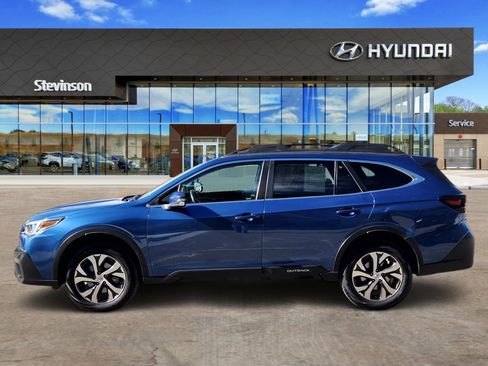 Used 2022 Subaru Outback Limited XT image 2