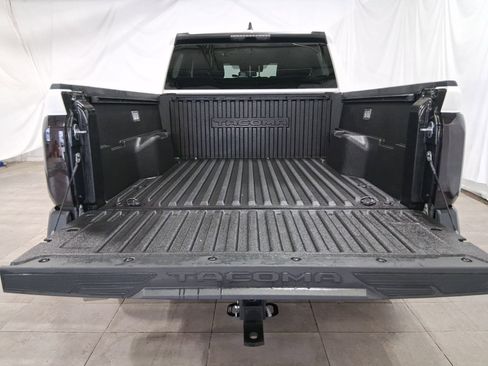 Used 2025 Toyota Tacoma SR image 27