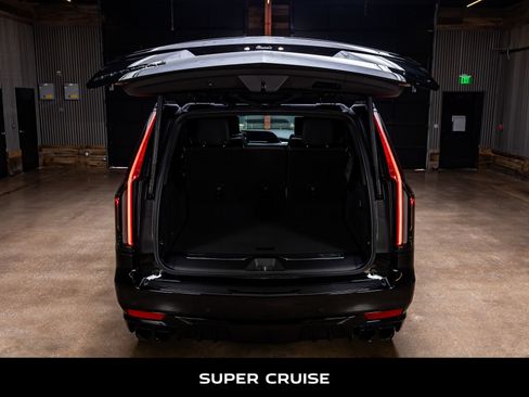 Used 2023 Cadillac Escalade ESV V AWD/4WD image 9