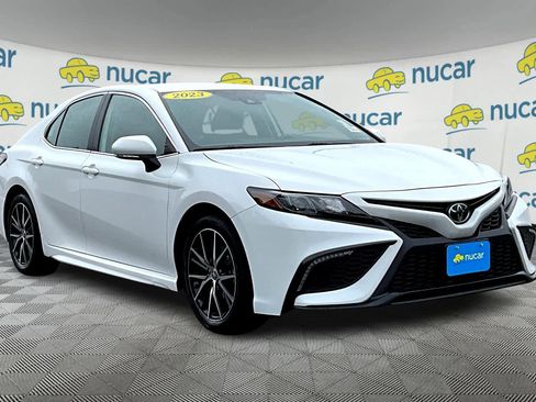 Used 2023 Toyota Camry SE image 1