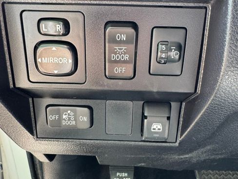 Used 2015 Toyota Tundra SR5 w/ TRD Off Road Package AWD/4WD image 20