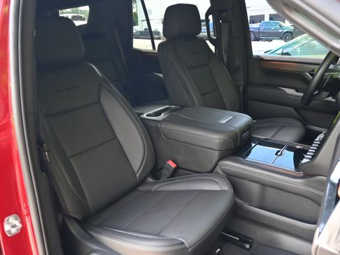 Used 2025 GMC Yukon Denali w/ Sun & Power Step Package AWD/4WD image 35