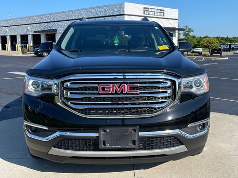 Used 2019 GMC Acadia SLT FWD image 2