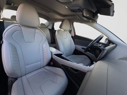 Used 2022 Hyundai Elantra Limited w/ Cargo Package FWD image 21