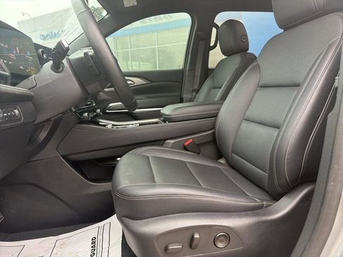 Used 2024 Chevrolet Traverse LT image 5