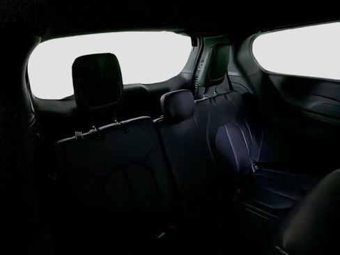 Used 2025 Chrysler Pacifica Select FWD image 28