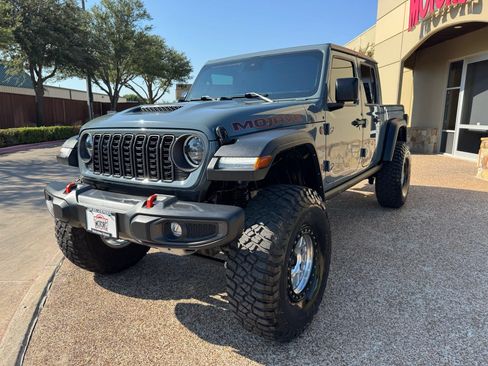 Used 2024 Jeep Gladiator Mojave w/ Safety Group AWD/4WD image 4