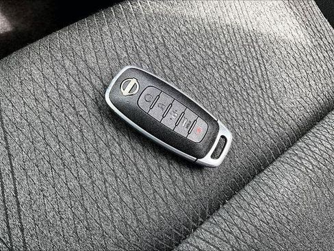 Certified 2026 Nissan Rogue SV AWD/4WD image 30