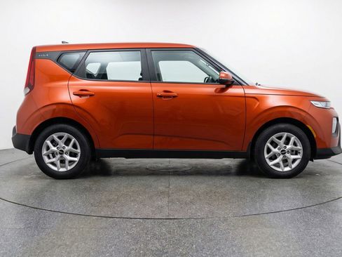 Used 2025 Kia Soul LX w/ LX Technology Package image 11