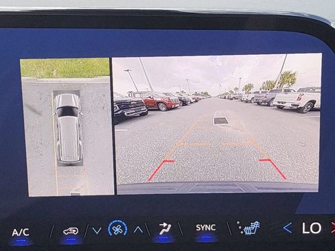 Certified 2025 Chevrolet Suburban LT RWD image 25