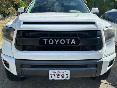 Used 2017 Toyota Tundra Limited w/ Limited Premium Package image 9