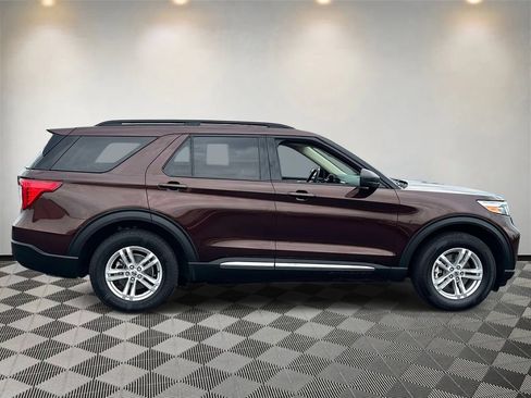 Used 2020 Ford Explorer XLT w/ Equipment Group 202A AWD/4WD image 2