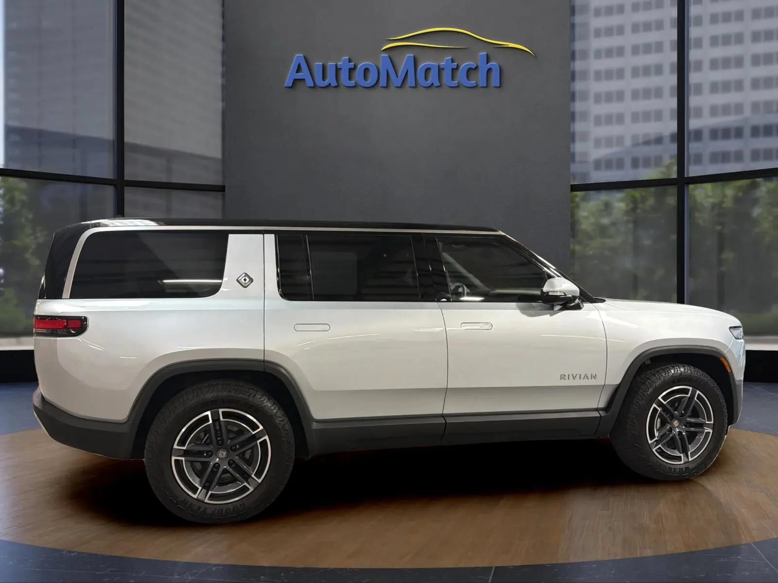 Used 2025 Rivian R1S Adventure Dual AWD/4WD image 11