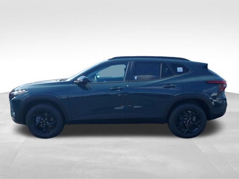 New 2026 Chevrolet Trax LT w/ Driver Confidence Package FWD image 2