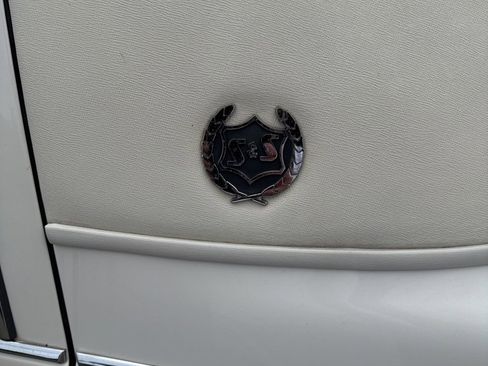 Used 1995 Cadillac Fleetwood Brougham image 18