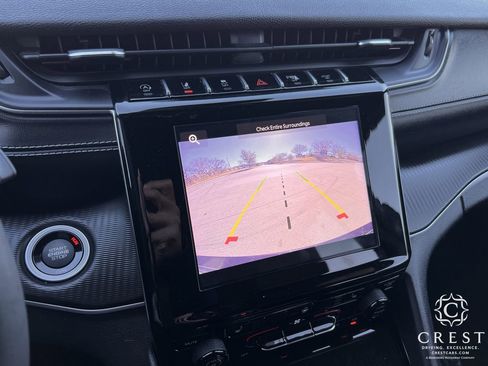 Used 2023 Jeep Grand Cherokee Altitude image 19