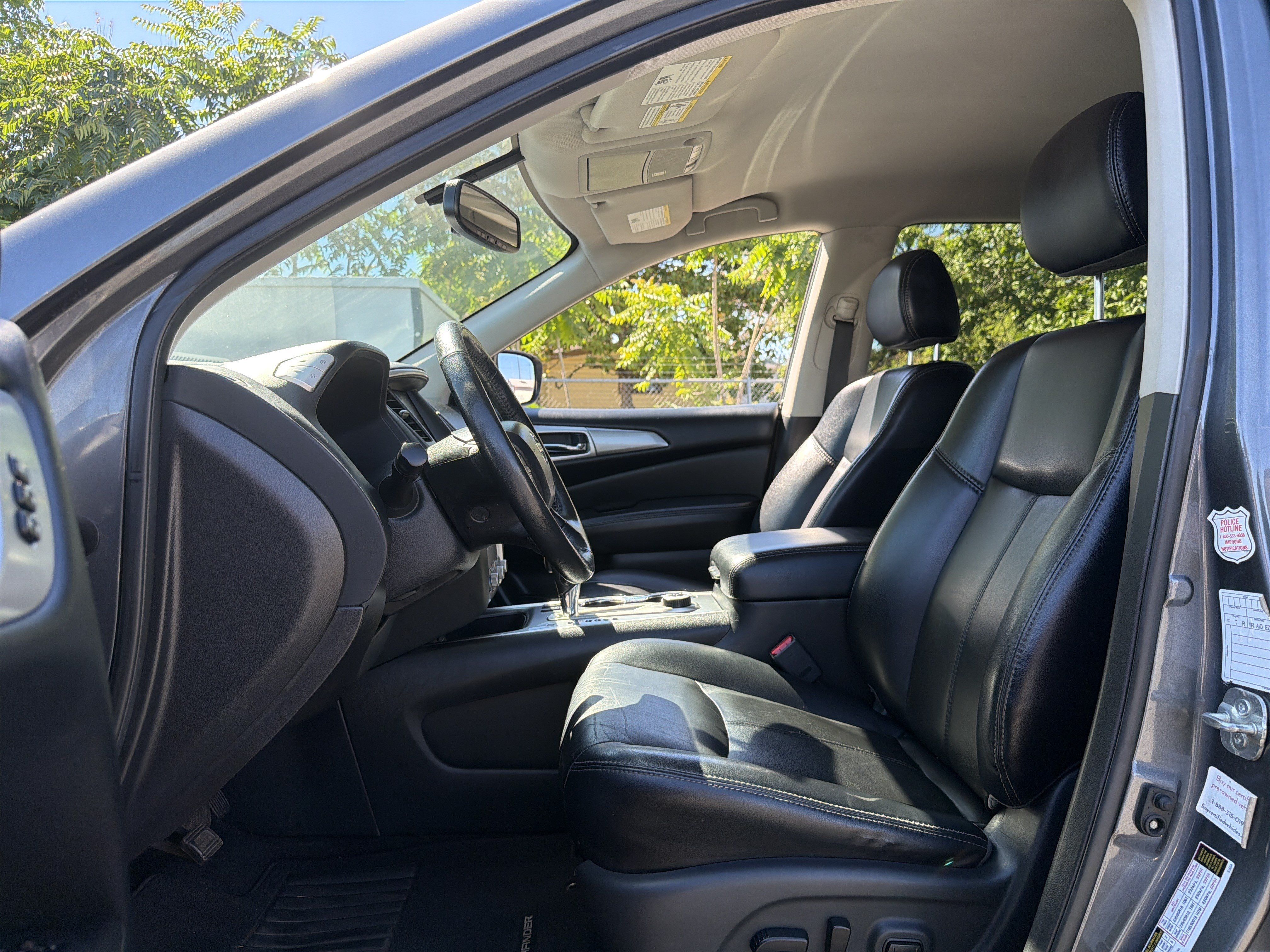 Used 2019 Nissan Pathfinder SL AWD/4WD image 3