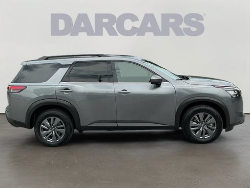 Used 2025 Nissan Pathfinder SV AWD/4WD image 8