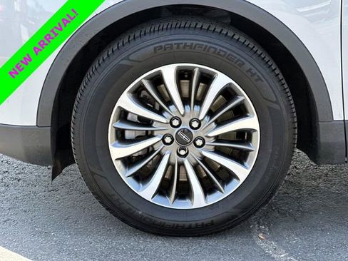 Used 2022 Lincoln Nautilus FWD w/ Premium Package image 6