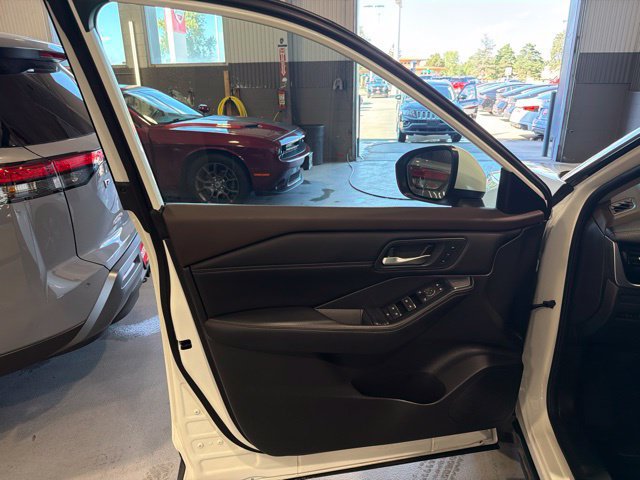 Certified 2023 Nissan Rogue SL w/ SL Premium Package AWD/4WD image 19