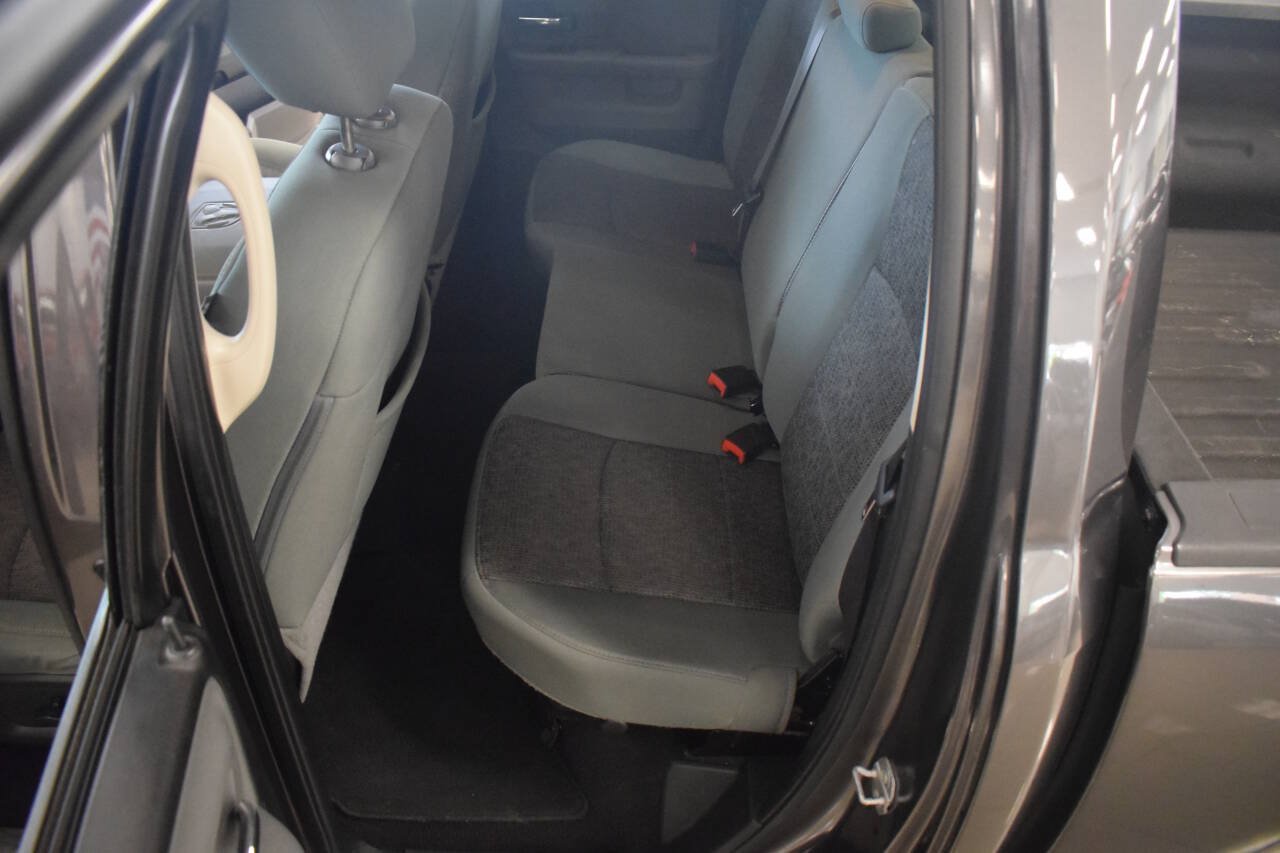 Used 2015 RAM 1500 Big Horn AWD/4WD image 40