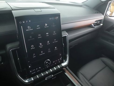 Used 2025 GMC Yukon Denali image 30